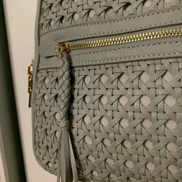 SOLD Gray woven backpack - Picture 3 of 7